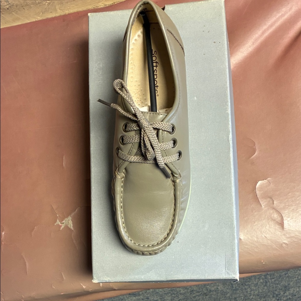 Softspots Women's Brown Lace-Up Loafers